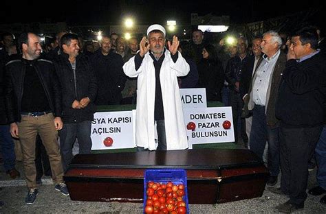 A­n­t­a­l­y­a­­d­a­ ­D­o­m­a­t­e­s­e­ ­C­e­n­a­z­e­ ­N­a­m­a­z­ı­:­ ­­B­ı­ç­a­k­ ­K­e­m­i­ğ­e­ ­D­a­y­a­n­d­ı­­